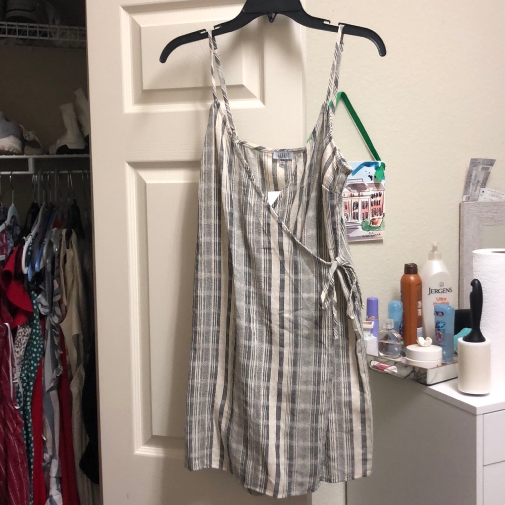Tobi patterned wrap dress